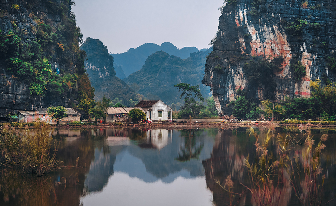 Potovanje_v_Jugovzhodno_Azijo_-_Travel_to_Southeast_Asia_-_Photo_by_Ruslan_Bardash_on_Unsplash.jpg