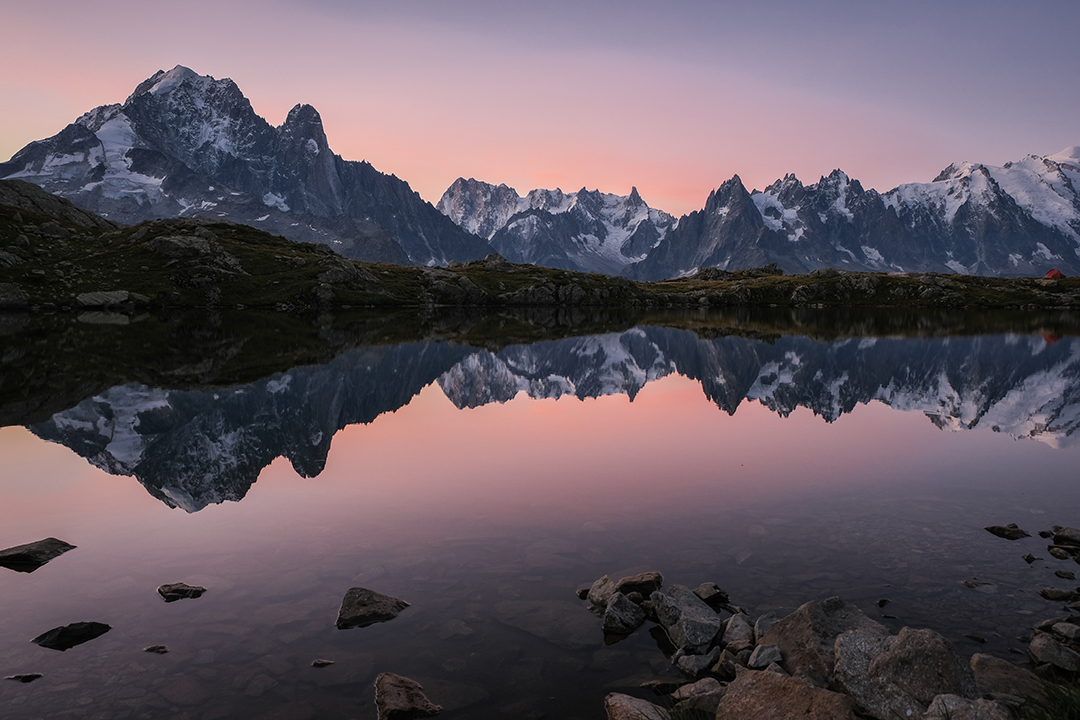 Chamonix_hostel_-_Photo_by_Robin_GAILLOT-DREVON_on_Unsplash.jpg