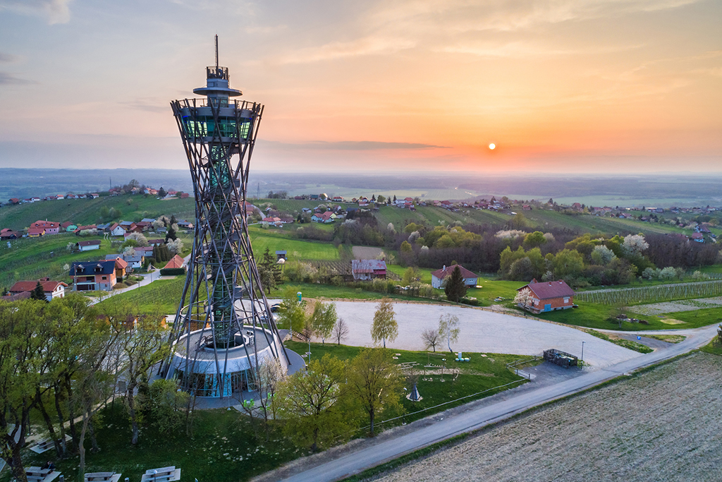 Potepanje_po_Prekmurju_-_Wandering_around_Prekmurje_in_Slovenia_-_Vinarium_tower_Lendava_-_Photographer_-_Jost_Gantar_-_Source_-_www-slovenia-info.jpg