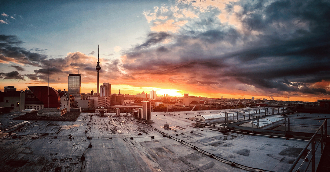 Potovanje_v_Berlin_-_Travel_to_Berlin_-_Photo_by_Daniel_Brosch_on_Unsplash.jpg