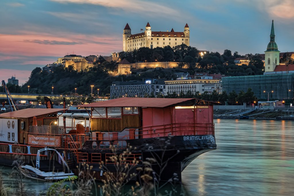 Travel_to_Bratislava_Potovanje_v_Bratislavo_-_3641287_-_Pixabay_-_Image_by_Peter_Toth_from_Pixabay.jpg