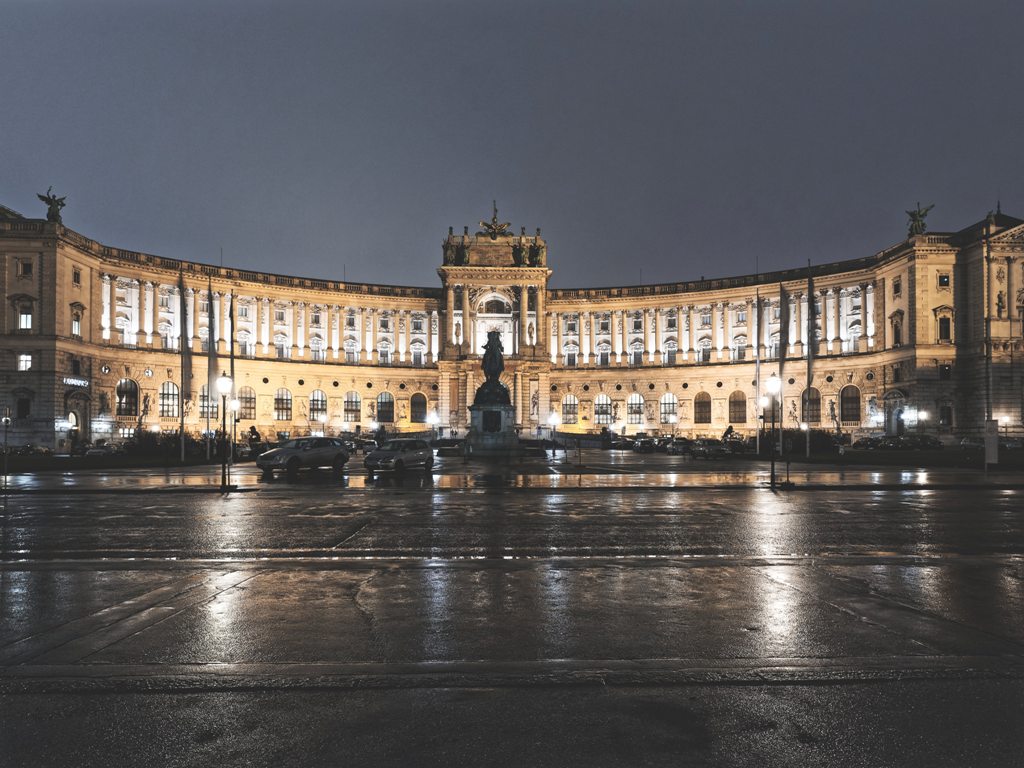 Potovanje__na_Dunaj_-_Journey_to_Vienna_-_Photo_by_Simon_Berger_from_Pexels.jpg
