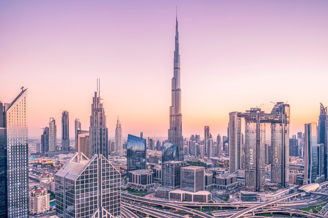 03_Potovanje_v_Dubaj_in_njegove_turisticne_znamenitosti_-_Photo_by_ZQ_Lee_on_Unsplash.jpg