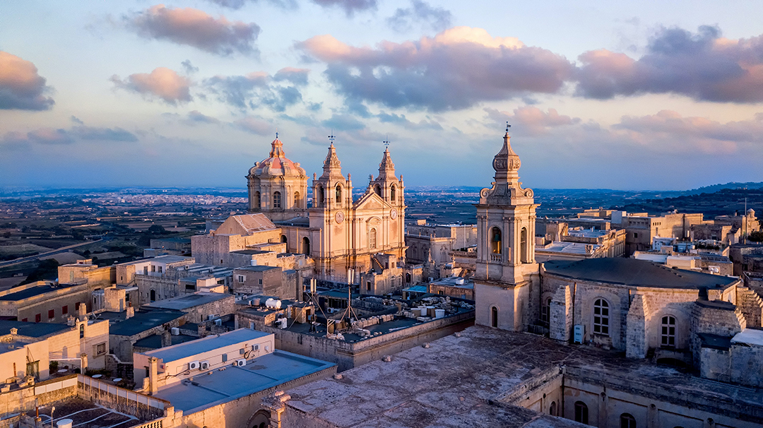 01_Potovanje_po_Malti_-_Traveling_around_Malta_-_Photo_by_Mike_Nahlii_on_Unsplash.jpg