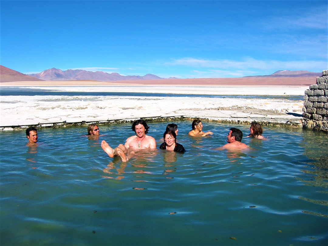 Most_beautiful_places_in_the_world_-_Number_3_-_Bolivia_-_Salar_de_Uyuni.jpg