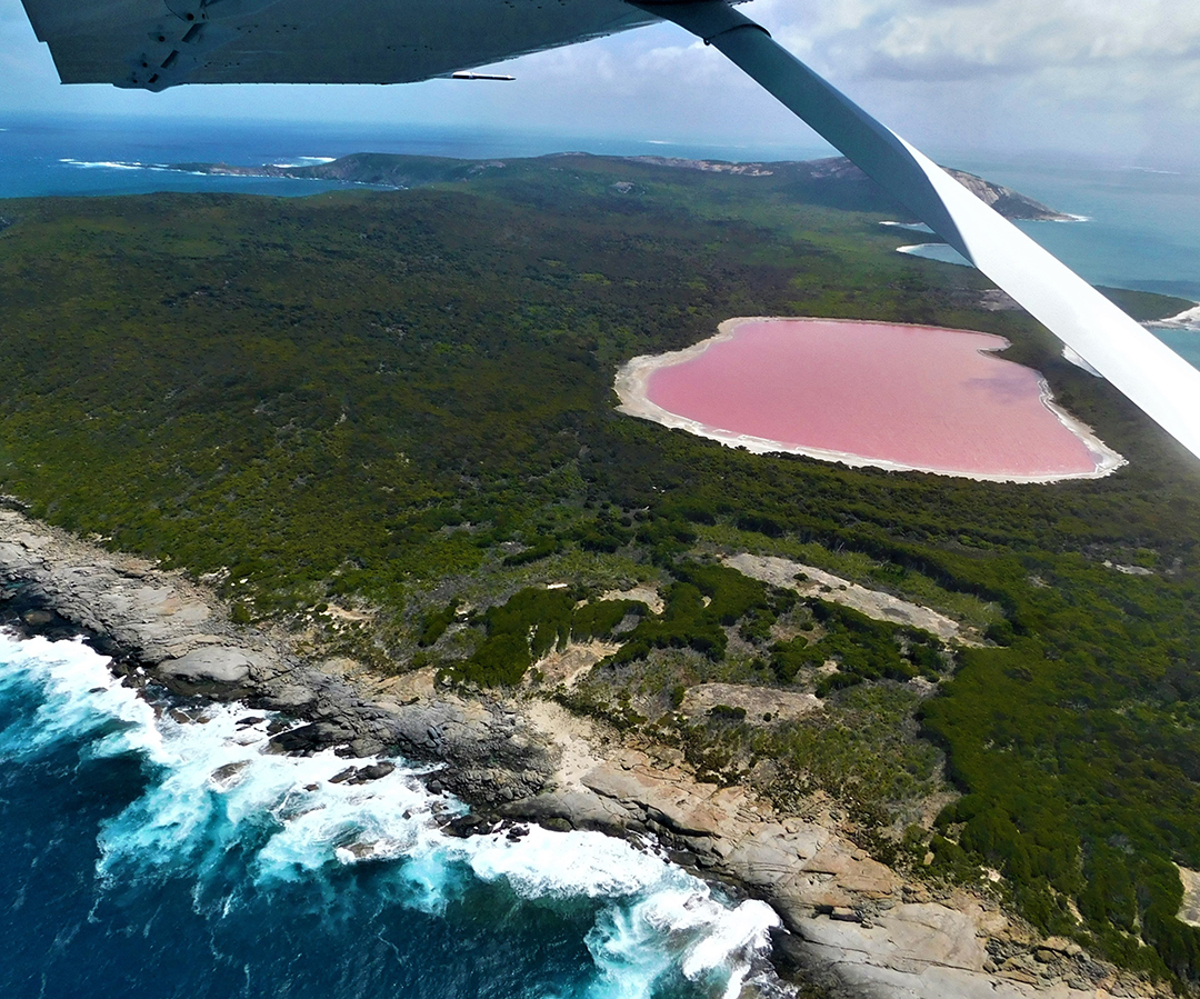 Most_beautiful_places_in_the_world_-_Number_4_-_Hillier_lake_Western_Australia.jpg