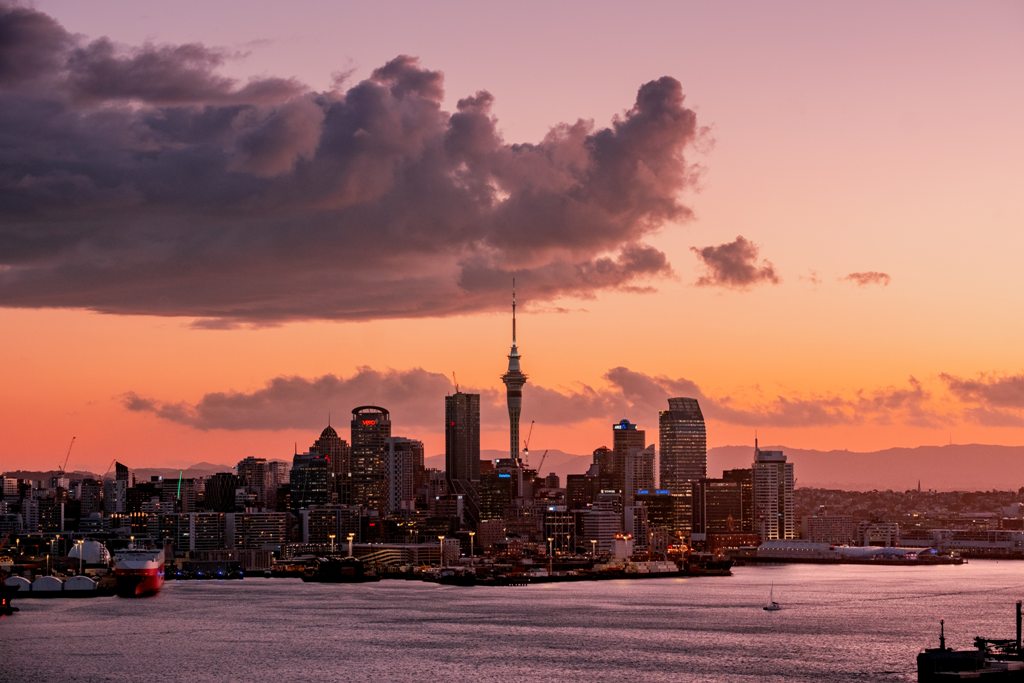 Potovanje_v_Auckland_-_Travel_to_Auckland_-_Photo_by_Aaron_Birch_on_Unsplash.jpg