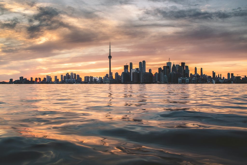 Potovanje_v_Toronto_-_Travel_to_Toronto_-_Photo_by_Berkay_Gumustekin_on_Unsplash.jpg